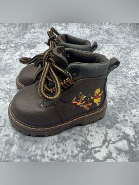 Kids Vintage Brown Winnie the Pooh & Tigger Lace-Up Boots